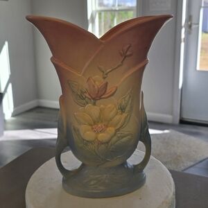 Hull Art Vase With Handles